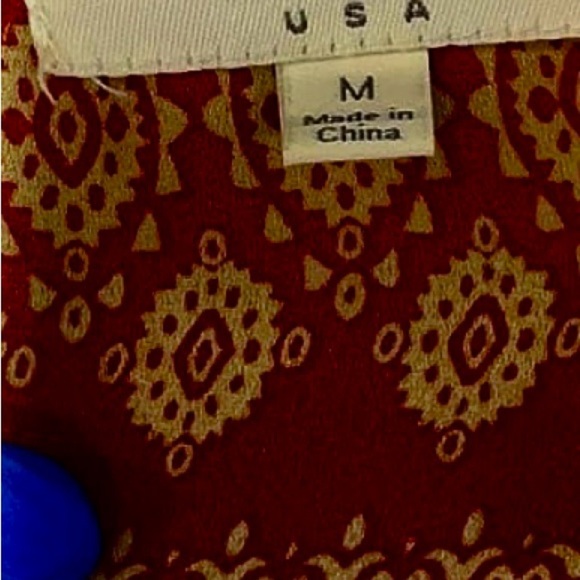 Umgee Red and Cream Patterned Blouse Size Medium, Open Back Slit , Cute - Picture 3 of 6